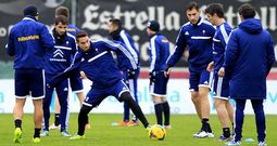 Los c�lticos cuentan con toda la plantilla para afrontar el s�bado en Cornell� el primer duelo directo de la segunda vuelta.