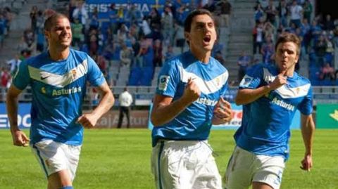 Juanma Marrero celebra un gol en su etapa en el Real Oviedo