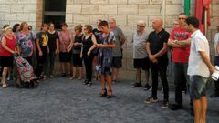 La alcaldesa de Beniel, Mari Carmen Moreno (en el centro) decret� dos d�as de luto oficial en la poblaci�n por el asesinato del peque�o