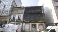 IMAGEN YA HISTÓRICA. Donde estuvieron estas casas en la Praza de Galicia, ya derruidas, se construirá un edificio con 11 viviendas.
