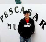 Javier Sar, delante del puente de su barco, el Pescasar.