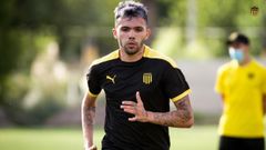 Nicol�s Schiappacasse, con el�Club Atl�tico Pe�arol