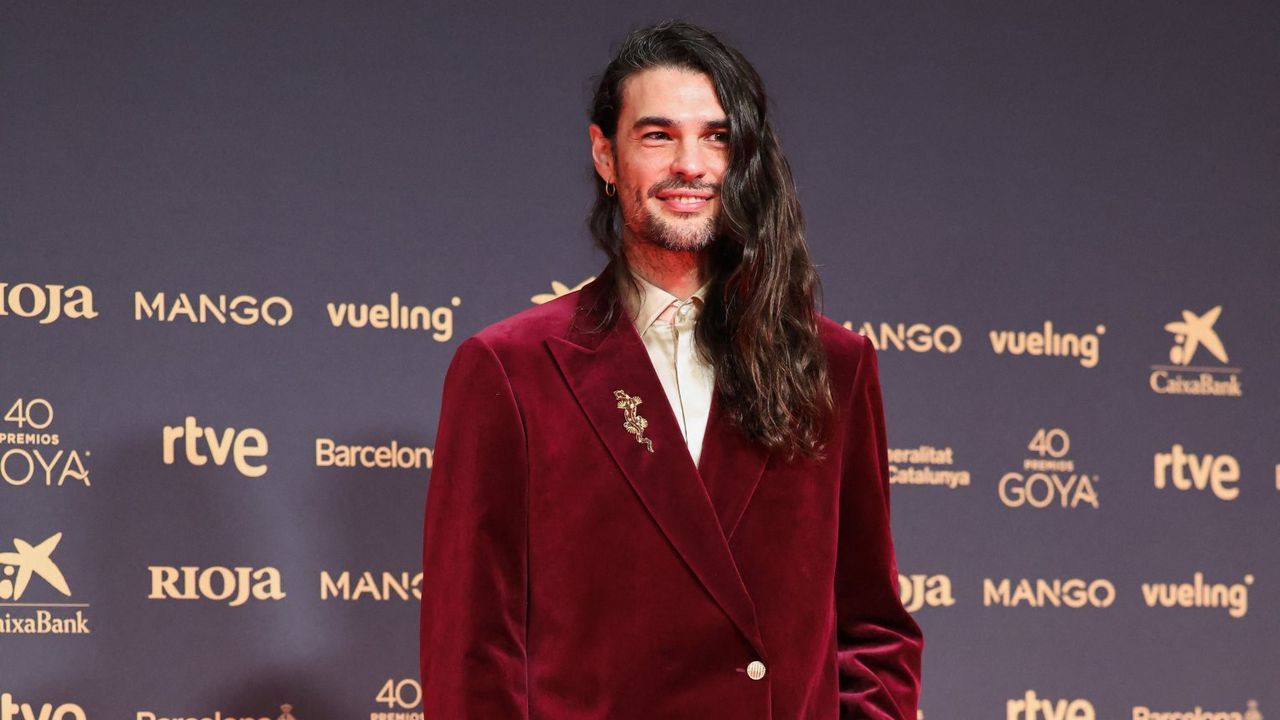 ¿Quién viste a Oliver Laxe?