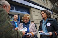 Tereixa Paz reparti� propaganda frente a la oficina de empleo