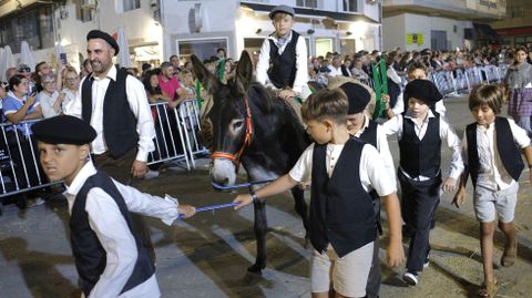 J�venes participantes en el desfile del �ltimo Foli�n de Carros