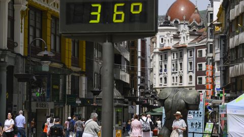 Un term�metro marca 36 grados en Oviedo