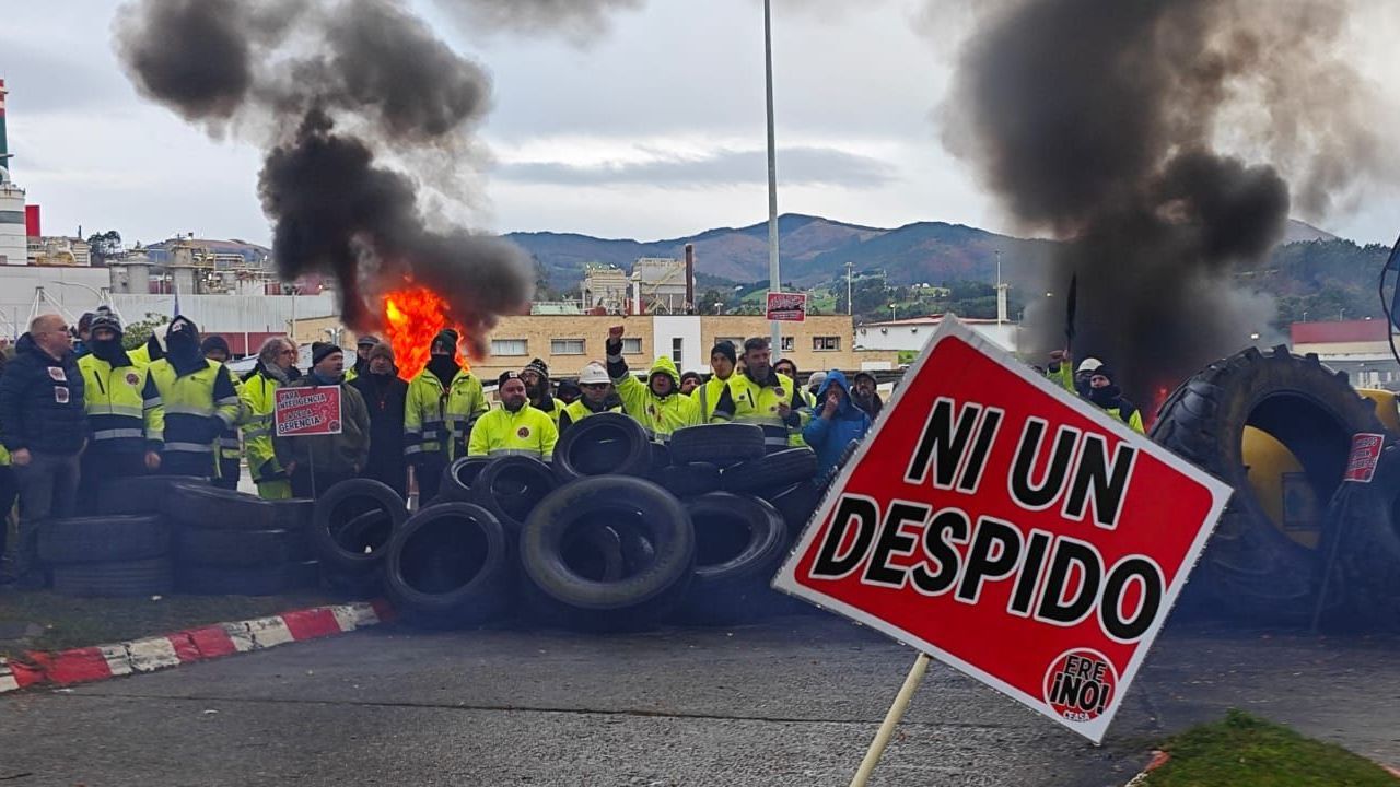 Continúa la huelga en Ence Navia: «Ni un despido», «Más producción, mejor gestión»
