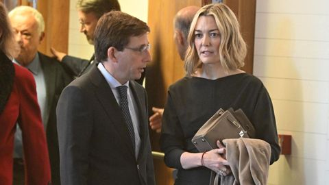 Marta Ortega charla con el alcalde de Madrid, Jos� Lu�s Mart�nez-Almeida