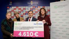 Fernando Corral junto a Yolanda Calero y Maragarita Collado, presidenta y exvicepresidenta de la Asociaci�n Espa�ola contra el C�ncer en Asturias, respectivamente