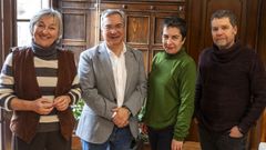 Reuni�n de Luis Menor con los miembros de Sarabela Teatro (�nxeles Cu�a, Fina Calleja y Fernando Dacosta) 