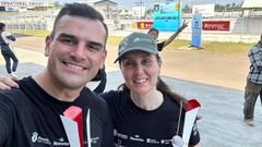 Edgar Vigo y F�tima Ameneiro en la India con el trofeo de 3� clasificados de la general