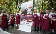 La asociaci�n que preside Luis Gonz�lez present� ayer una nueva edici�n de la Festa do Lac�n. 