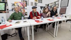 Na mesa de presentacin, de esquerda a dereita, o autor, Fernando Cabeza Quiles; o escritor Xan Fernndez Carrera, a profesora Caro Pacoret e o director da editorial, Miguel Anxo Fernn-Vello. 