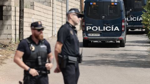 Imagen de archivo de agentes de la Polica Nacional en Alcira (Valencia). 