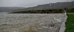 La playa del lago pont�s qued� cubierta por la subida del nivel del agua. 