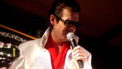 Alberto Cunha revive la m�sica de Elvis Presley
