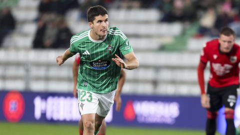 Álvaro Peña en el momento en el que se disponía a ejecutar el penalti frente al Mérida. 