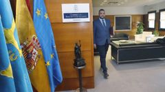 Adri�n Barb�n antes de la conferencia telem�tica de presidentes auton�micos