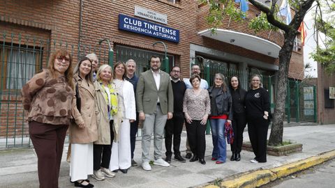 El presidente del Principado visita la residencia tinetense de Buenos Aires.