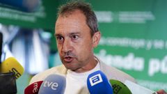 El consejero de Ordenaci�n de Territorio, Urbanismo, Vivienda y Derechos Ciudadanos, Ovidio Zapico informa a los medios de comunicaci�n sobre la l�nea de ayudas a la mejora de la accesibilidad en edificios y viviendas