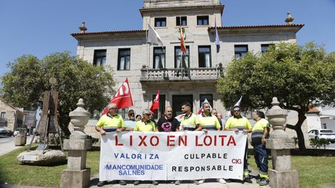 Valoriza workers bring their protests over the garbage service to Vilanova