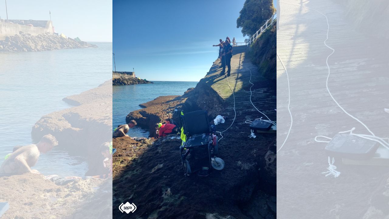 Rescatado un hombre de 67 años en silla de ruedas que cayó al mar en el puerto de Llanes