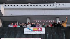 La comitiva en el balc�n del centro gallego de Z�rich, donde les invitaron a cenar