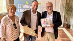 Abel Losada, subdelegado del Gobierno en Pontevedra, recibi� al alcalde de Vilaboa, C�sar Poza, y a la concejala Mar�a Canosa