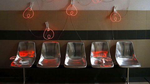 En la imagen instalaci�n de Julio Mediavilla en una de las salas del edificio