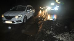 En la foto se ve el bache, que mide aproximadamente tres metros de largo por uno de ancho