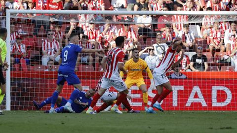 Derbi asturiano entre el Real Sporting de Gijon y el Real Oviedo en El Molin�n