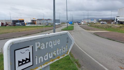 La entrada al parque empresarial de Ribadeo, que cuenta con el aliciente de tener un acceso directo a la autov&iacute;a del Cant&aacute;brico