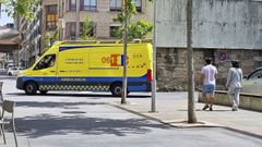 Una ambulancia, en el exterior del Hospital Provincial de Pontevedra