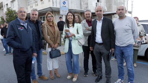 Con papeles en la mano, Mar�a Sampedro y Vicente Mari�o.