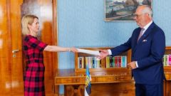 La primera ministra de Estonia, Kaja Kallas, presenta su dimisin