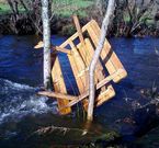 La riada arrastr� mesas, bancos y papeleras causando cuantiosos desperfectos en el mobiliario.