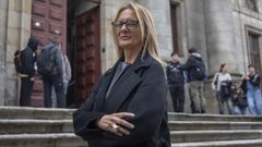 Pi�eira, �s portas da Facultade de Xeograf�a e Historia de Santiago