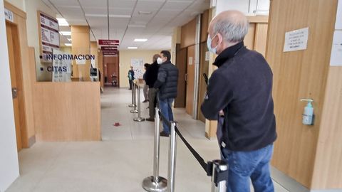 Usuarios en el centro de salud Virxe Peregrina de Pontevedra