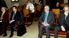 El periodista Antonio Alemany, junto a Jaume Matas, durante el juicio. A la derecha, el empresario de Nimbus Miquel Romero y el exjefe de prensa de Matas, Joan Martorell.