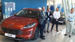 Directivos del grupo Blendio con su Director General Jos� Emilio Criado en primer t�rmino, y de Autoavisa en la presentaci�n del nuevo Ford Kuga