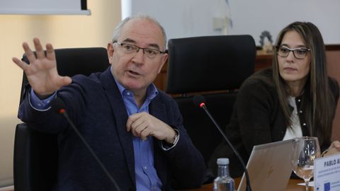 Pablo Abaunza, cientfico del IEO en Santander y vicepresidente primero del ICES, en las XXIX Xornadas de Pesca de Celeiro, con Raquel Estvez, la moderadora de la sesin