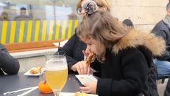 Terrazas llenas en Ribeira con la actividad En Ruta co Lirio