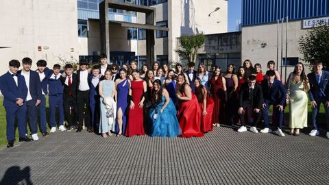 Una tarde de graduci�n en Salesianos y el IES Julio Prieto Nespereira.Los alumnos de segundo de bachillerato se graduaron en el Prieto Nespereira