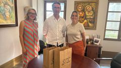 Laurent V�drine junto a M�nica Gonz�lez y Paula Fern�ndez.