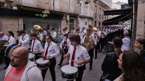 La imagen del santo recorri las calles de O Carballio acompaada por los fieles