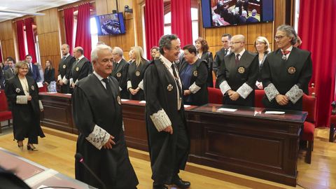 El fiscal general del Estado, lvaro Garca Ortiz, en el centro, durante la toma de posesin del nuevo fiscal superior del Principado de Asturias, Gabriel Bernal del Castillo, la semana pasada.