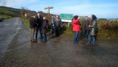 Alcaldes y diputados del PSOE se reunieron en el l�mte de Samos y O Incio para pedir el arreglo de la LU-641