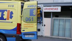Una ambulancia del 061, a las puertas del �rea de urgencias del hospital