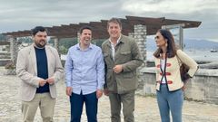 Besteiro, en A Illa de Arousa, junto al alcalde Luis Arosa.