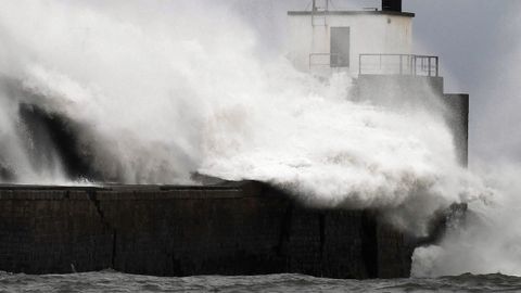  Vista del puerto de la localidad asturiana de Muros del Nal�n 